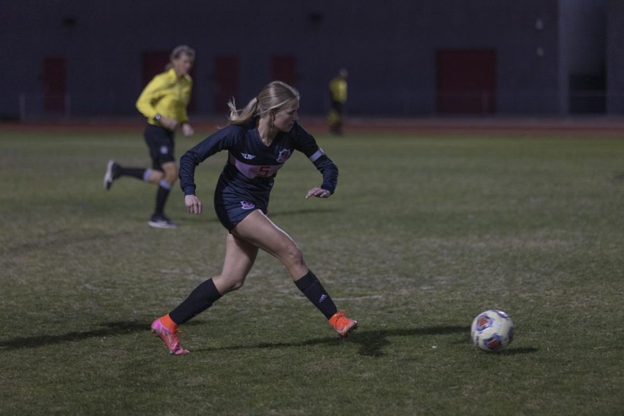 Advancing the ball upfield against Apache Junction is junior Taylor Beckstrom. She led the team with 4 points on the night scoring a goal and assisting on two others. 